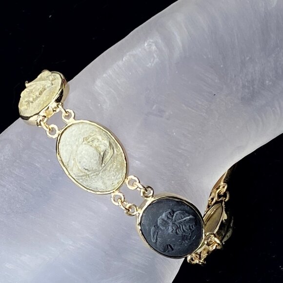 7 Neo-Classical multi-colored lava cameo 14 karat bracelet 8.5" 22.8g JR8658